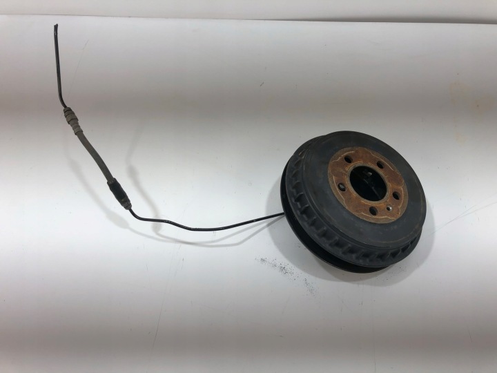 Tambor de freno izquierdo VW Polo VI 2Q0609075L