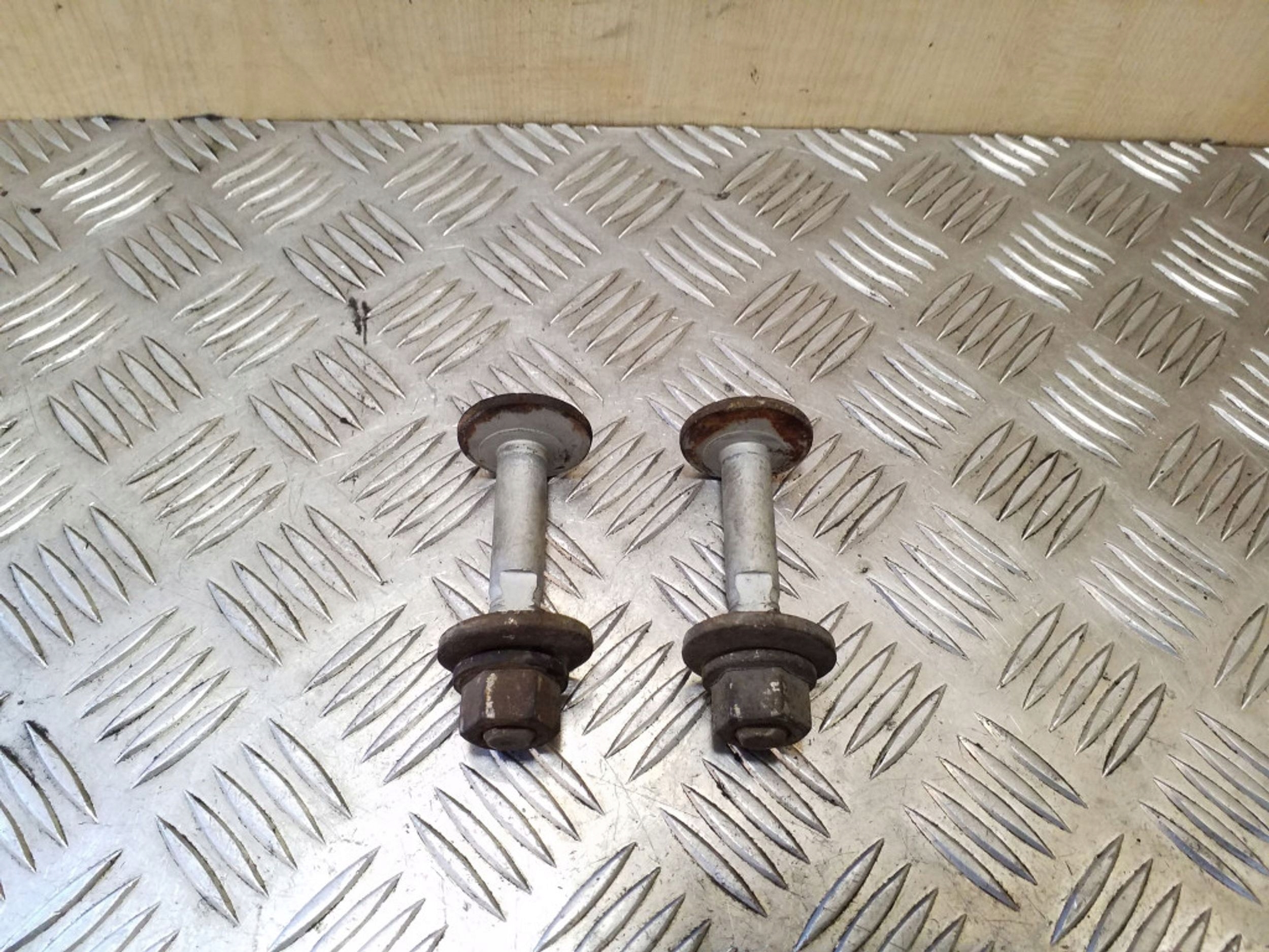 Vis excentrique suspension avant Opel Antara VAL72629 image 2