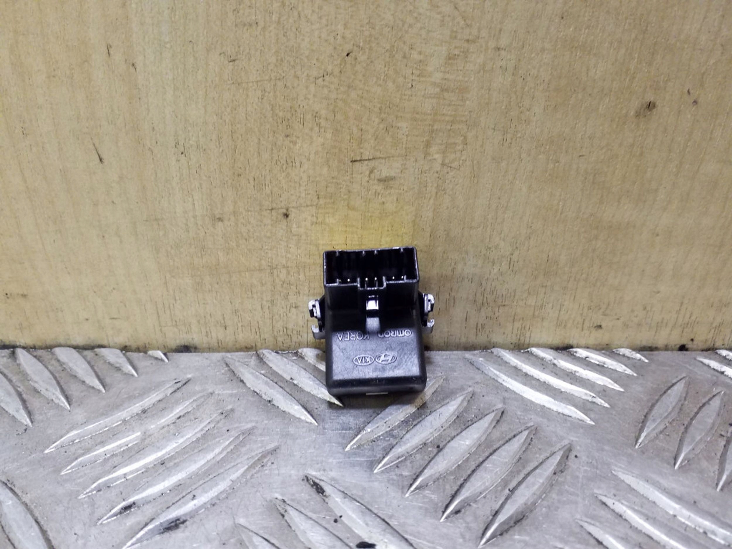 Sensor de Sol Hyundai i40 2012 OEM 972533Z400 image 3