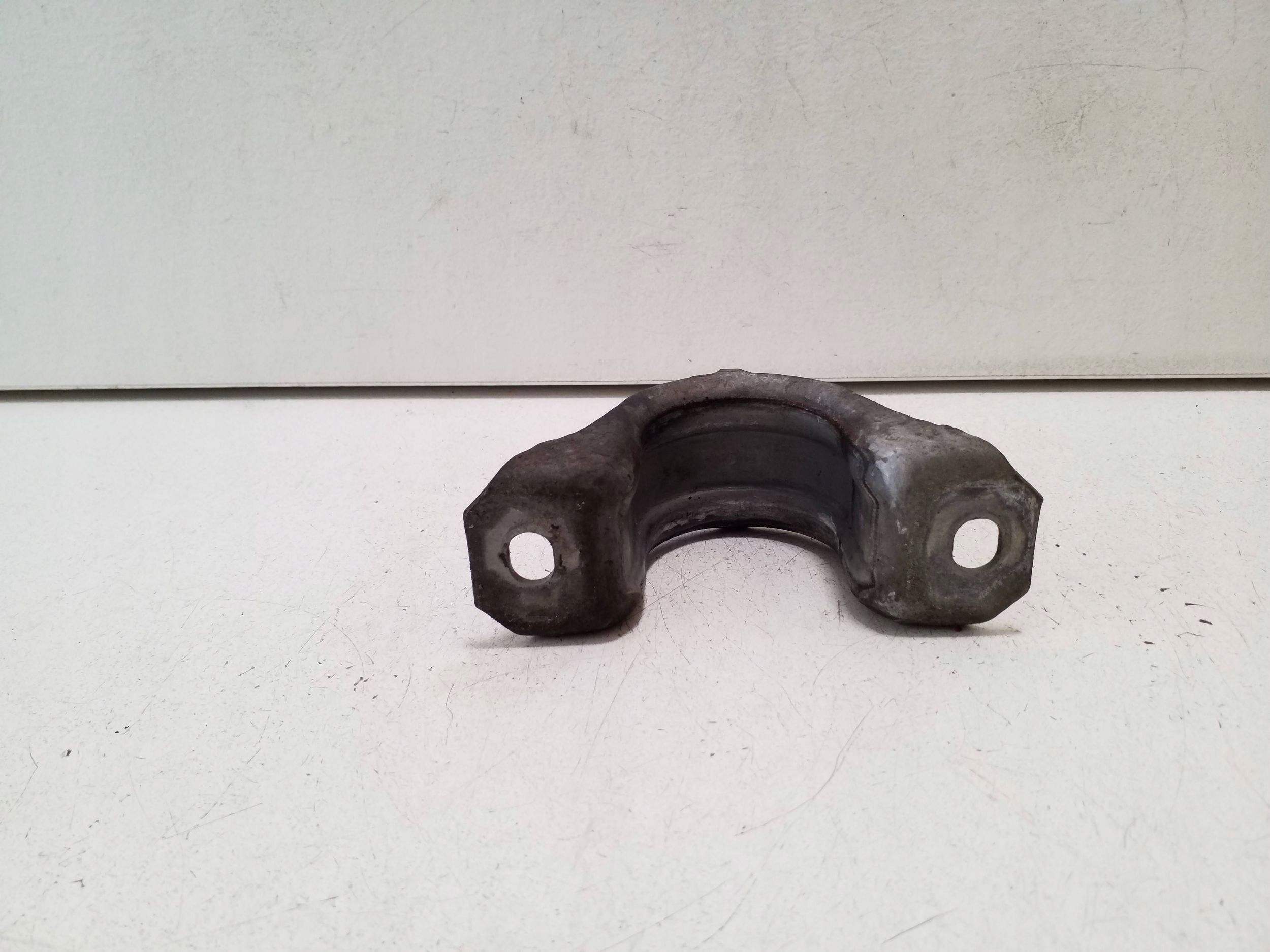 BMW X6 F16 Front Stabilizer Bracket 685926302 image 3