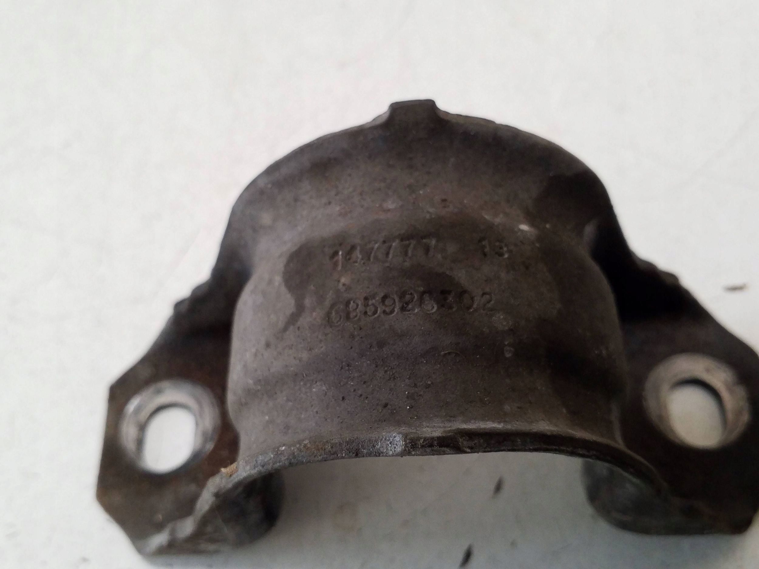 BMW X6 F16 Front Stabilizer Bracket 685926302 image 4