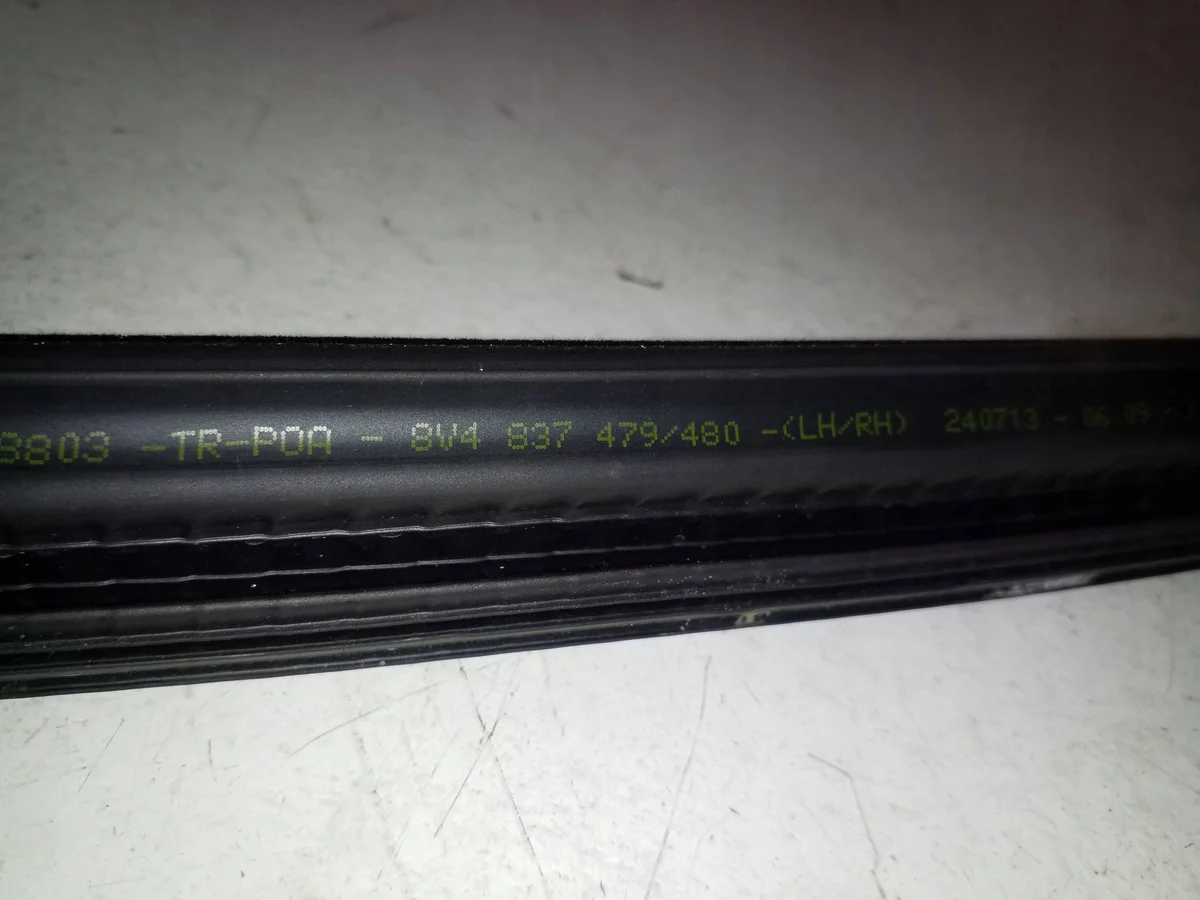 Audi A3 8V Joint Vitre Avant Droit 8V4837480 image 4