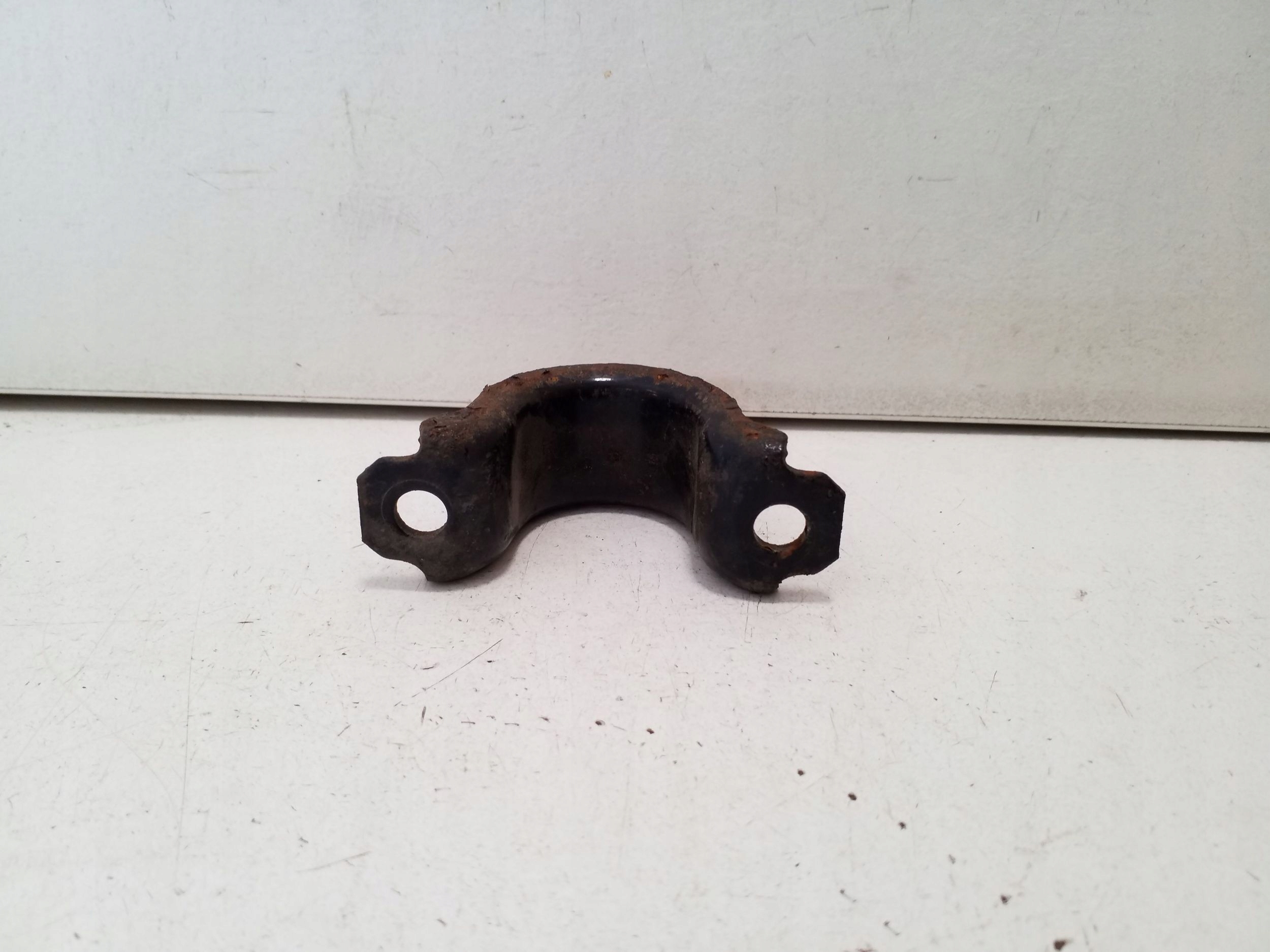 Toyota RAV4 XA20 etumainen stabilisaattorin kiinnike