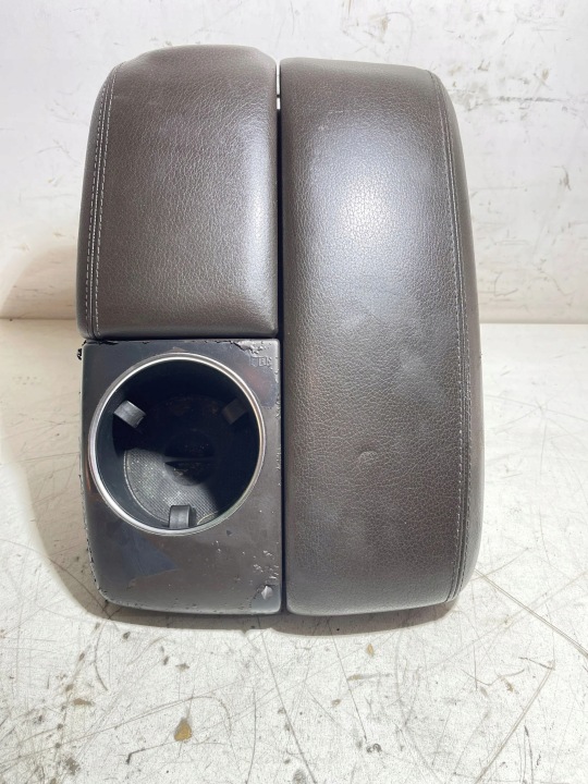 AUDI Q7 käsinojan kiinnike 4L1864207/2