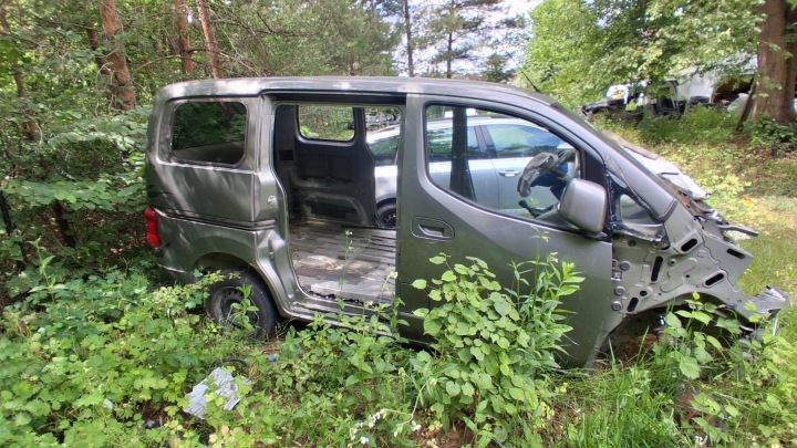 Takalokasuojan oikea takaosa Nissan NV200