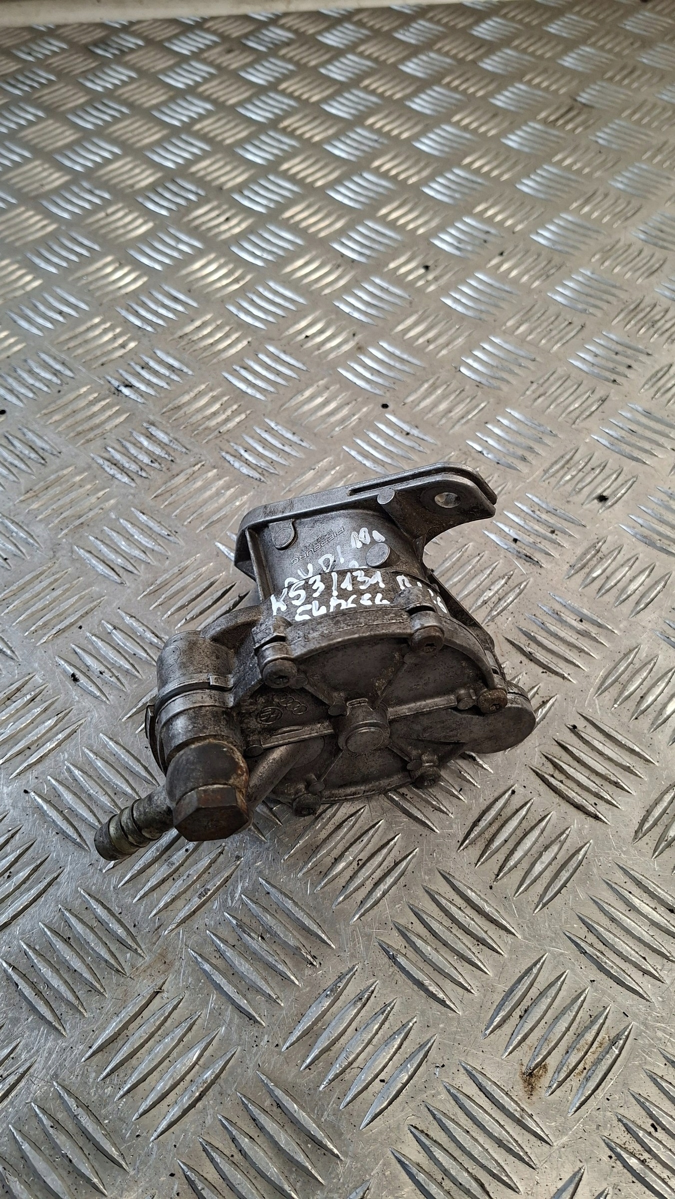 Imupumppu Audi 100 C3 2.3 OEM 054145100 image 2
