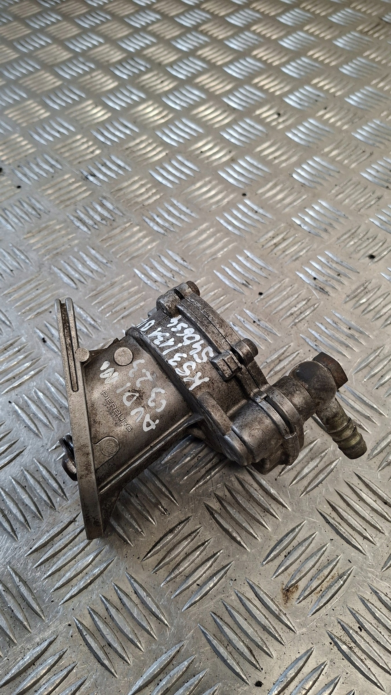 Imupumppu Audi 100 C3 2.3 OEM 054145100 image 3
