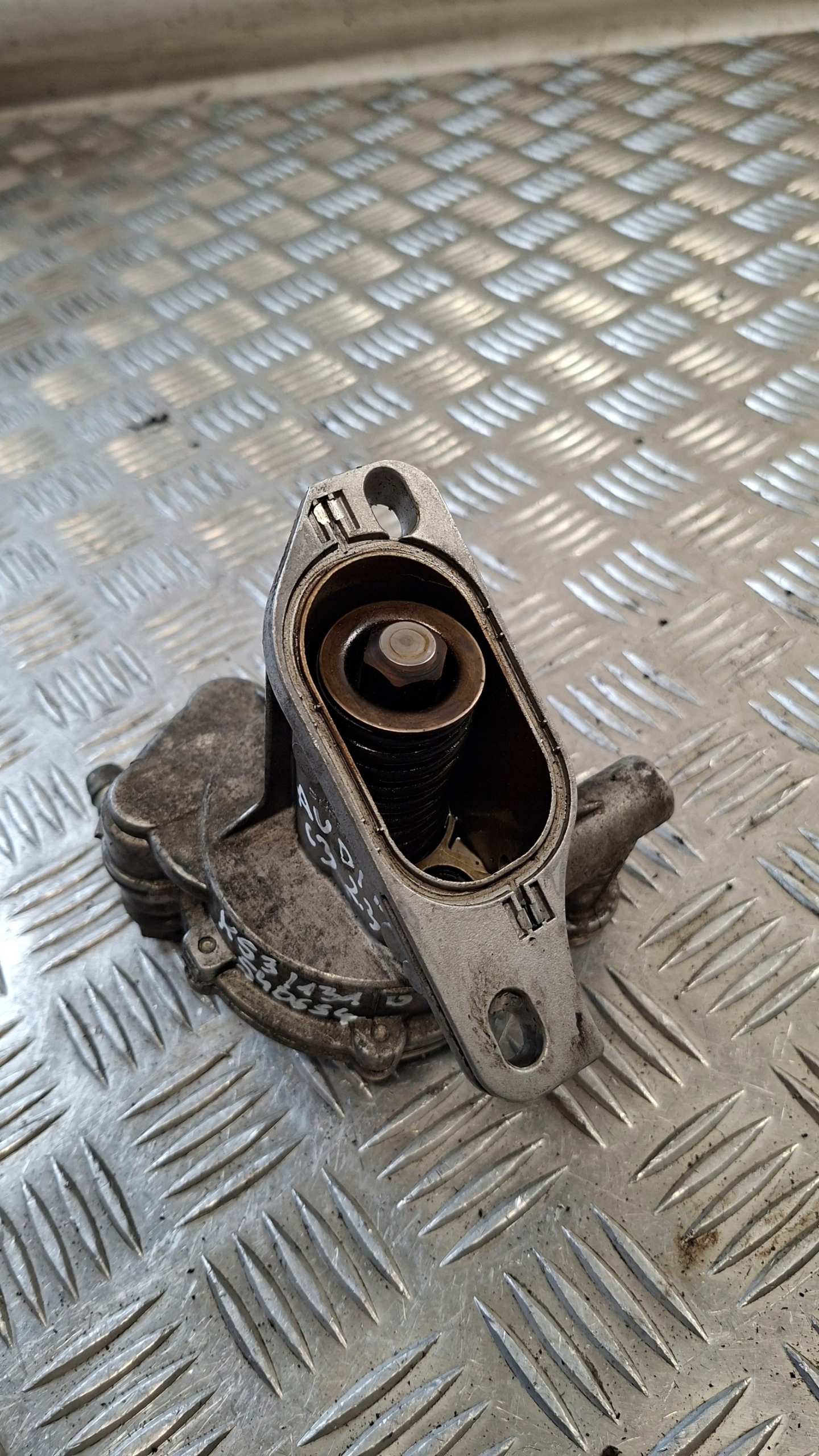 Imupumppu Audi 100 C3 2.3 OEM 054145100 image 6