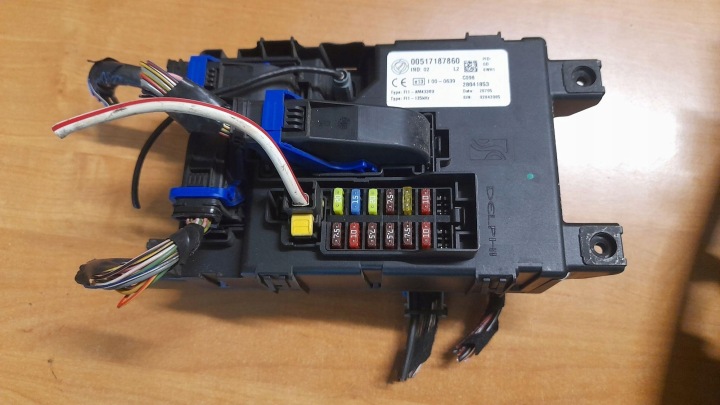 Sulakerasia moduuli BSI Fiat Grande Punto 00517187860