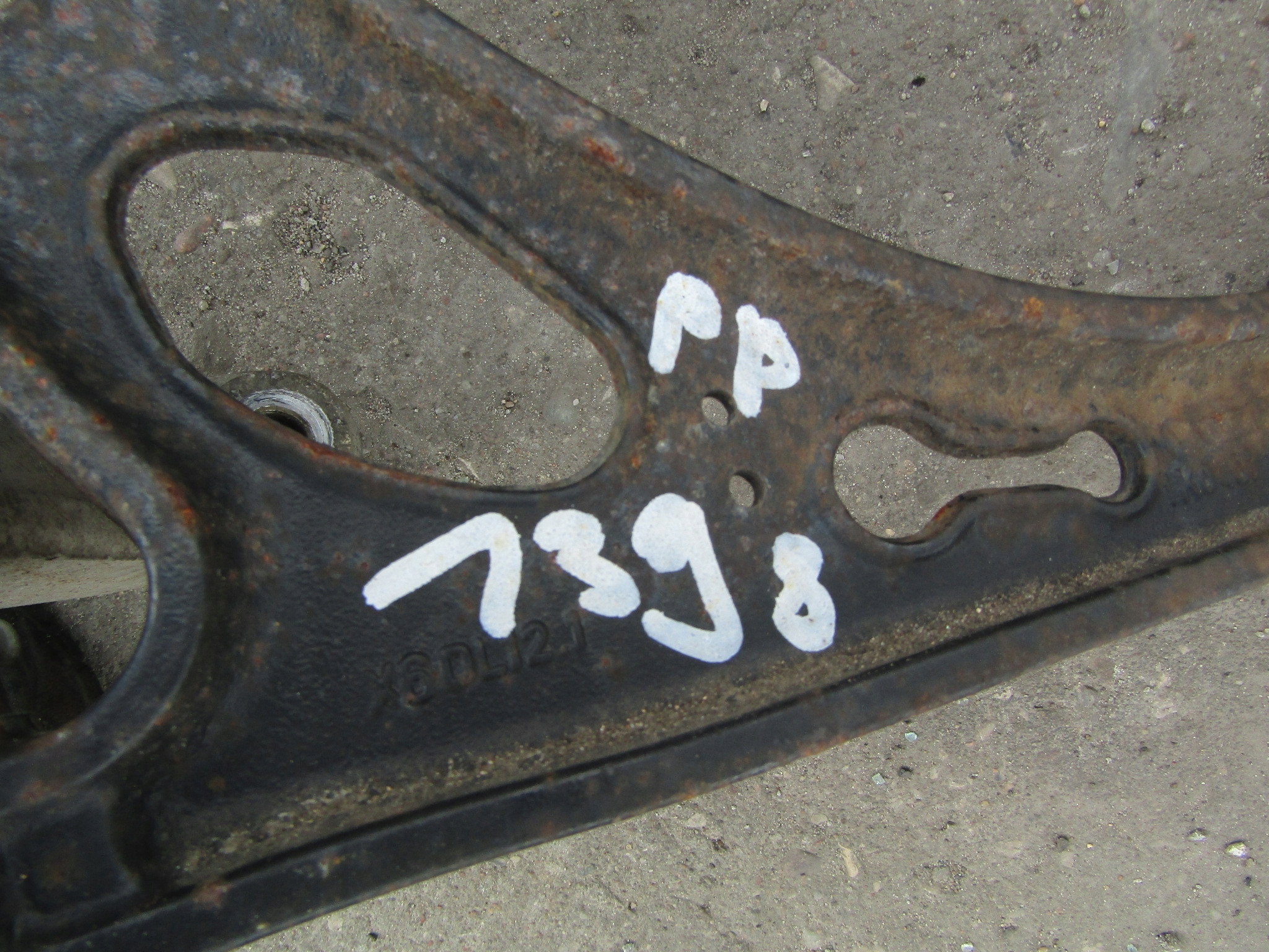 Volkswagen Touran I 1T Control Arm Mount OEM AK-6-96421