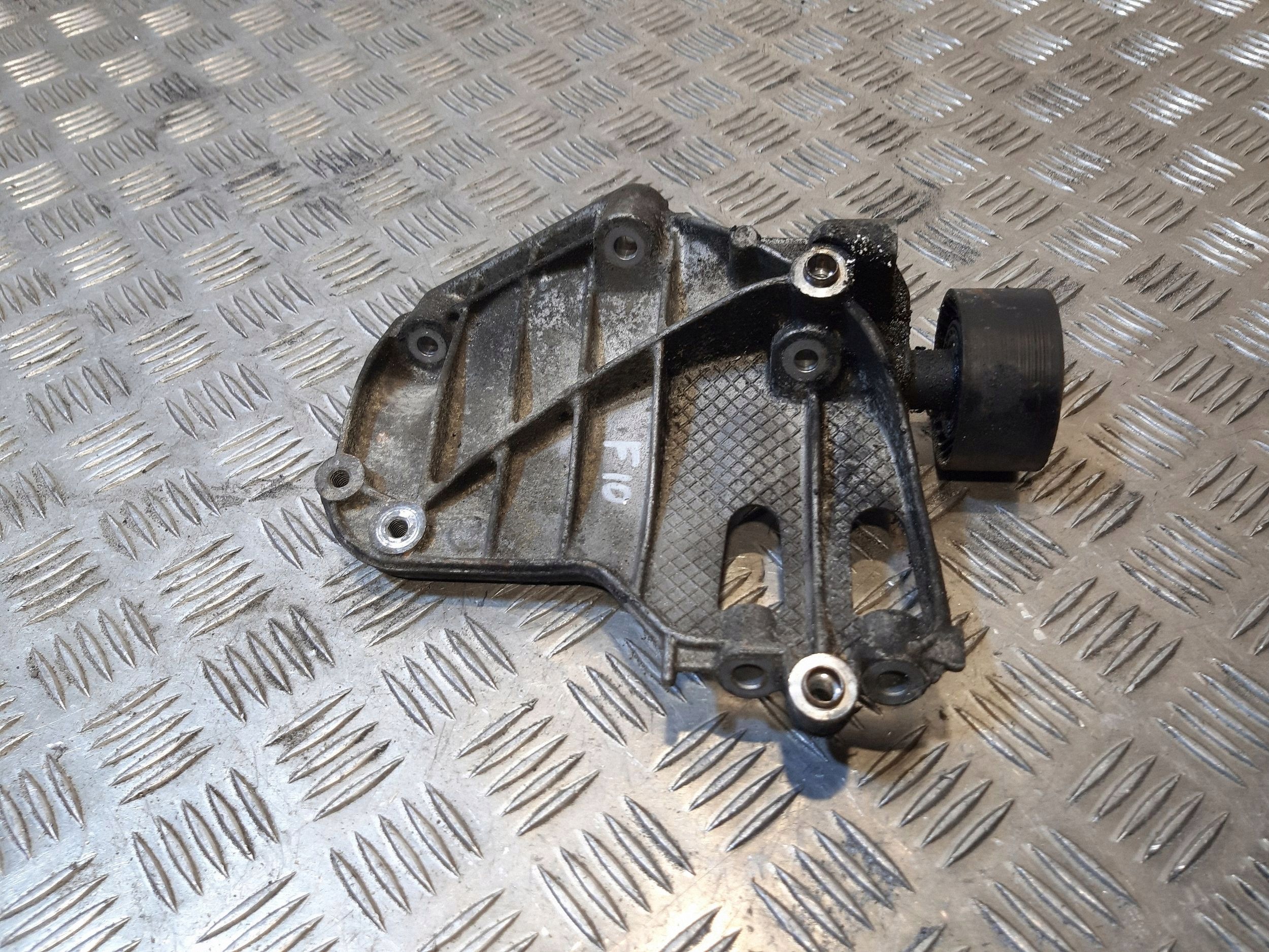 BMW OE 7585167 5' F10 F11 A/C Compressor Mounting Bracket image 2