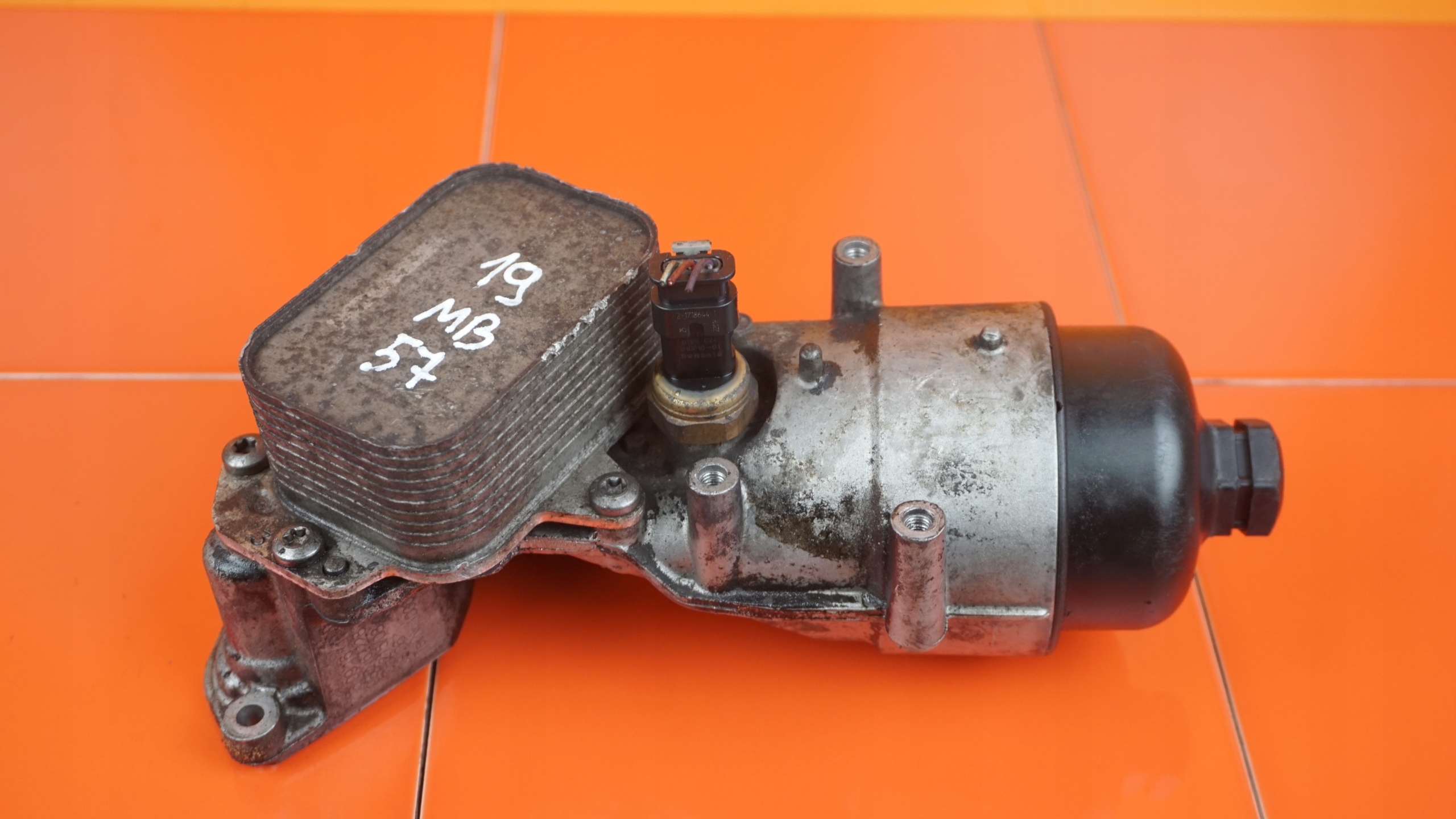 Öljynsuodattimen kotelo Peugeot 1.6 D BlueHDi