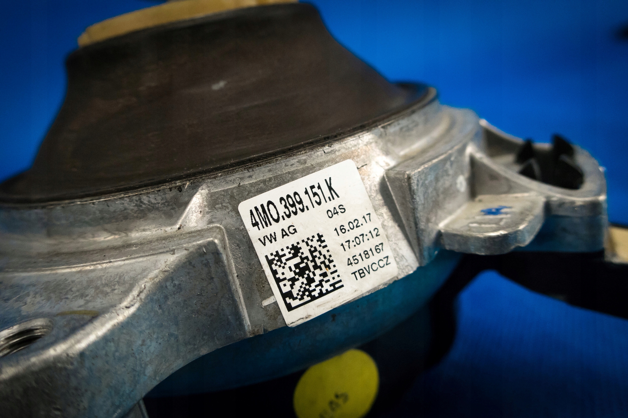 Coxim Câmbio Audi A8 Q7 4M0399151K Usado image 3