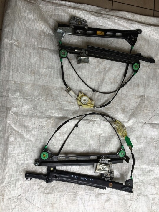 Raamheffer rechts voor Audi A4 B7 Cabrio 8H0837462 8H0837461