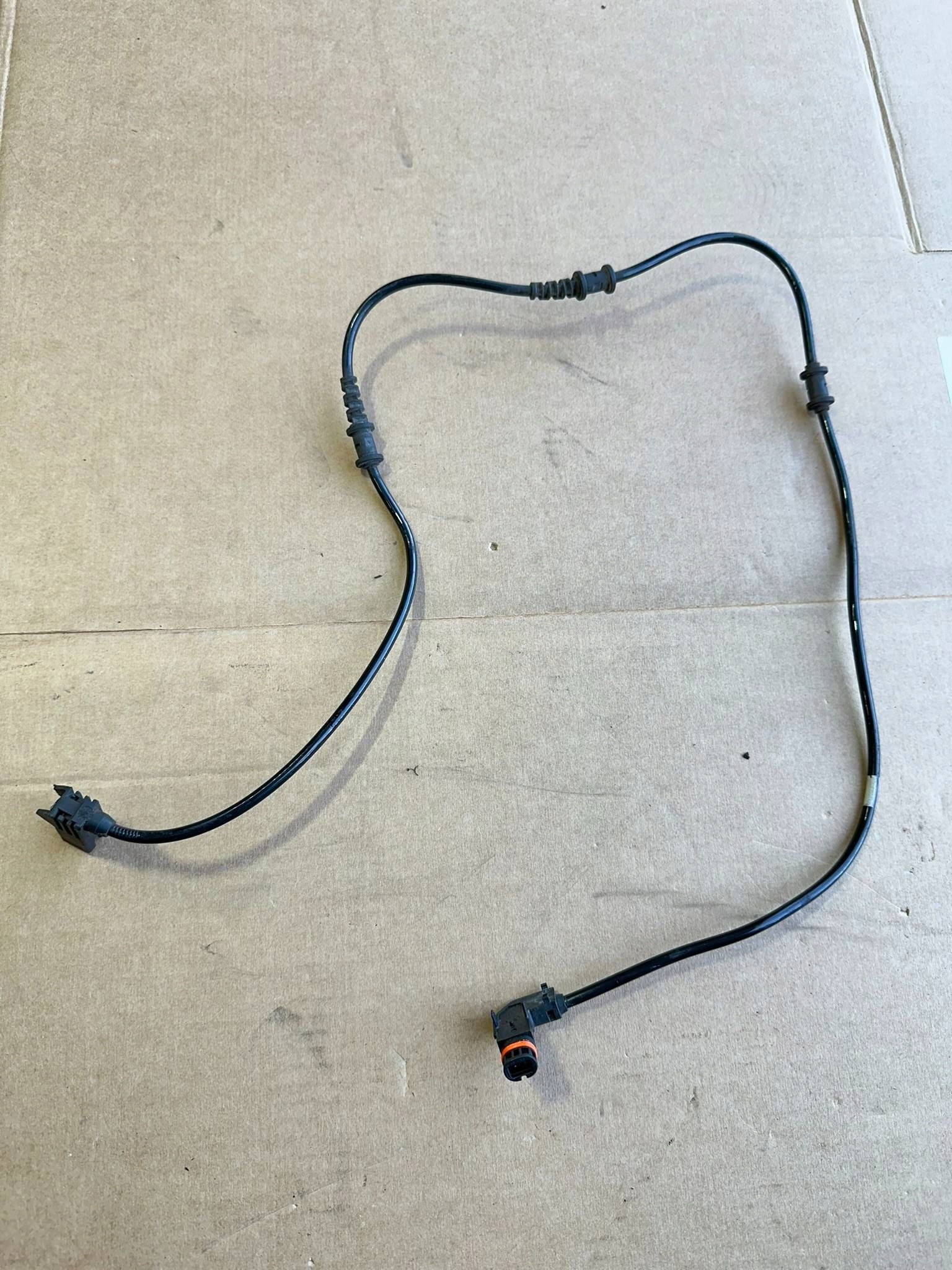Mercedes SL R231 Kabelbaum Bremsbeläge rechts vorne A2315400107 image 2