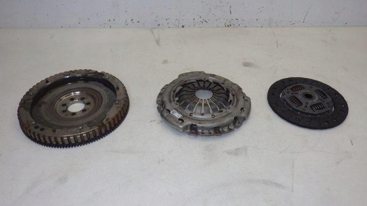 Kytkinpaketti Mercedes Citan W415 1.5 DCI 301012572R 302103950R