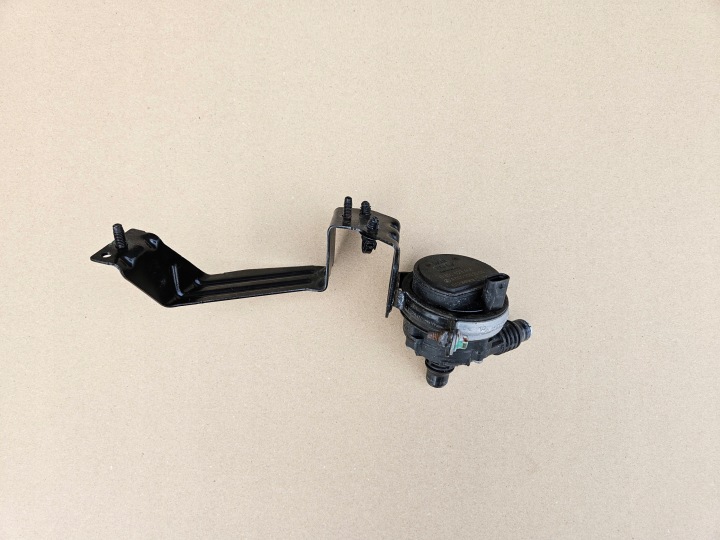 Coolant Pump Mercedes A0005003500 A1675011301