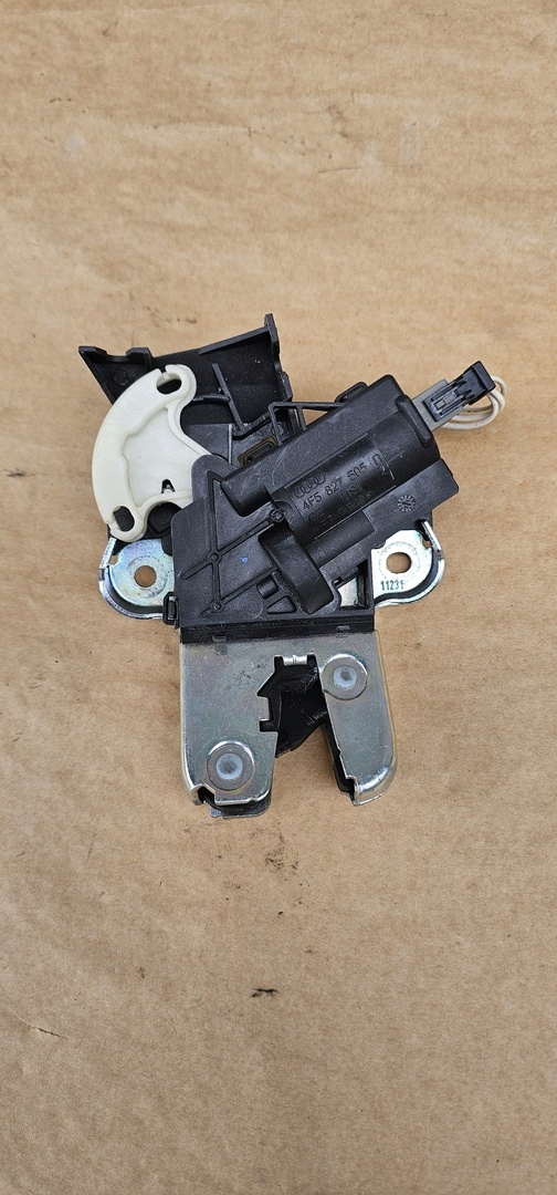 Audi A4 B7 A6 C6 Passat B6 takaluukun lukko 4F5827505D
