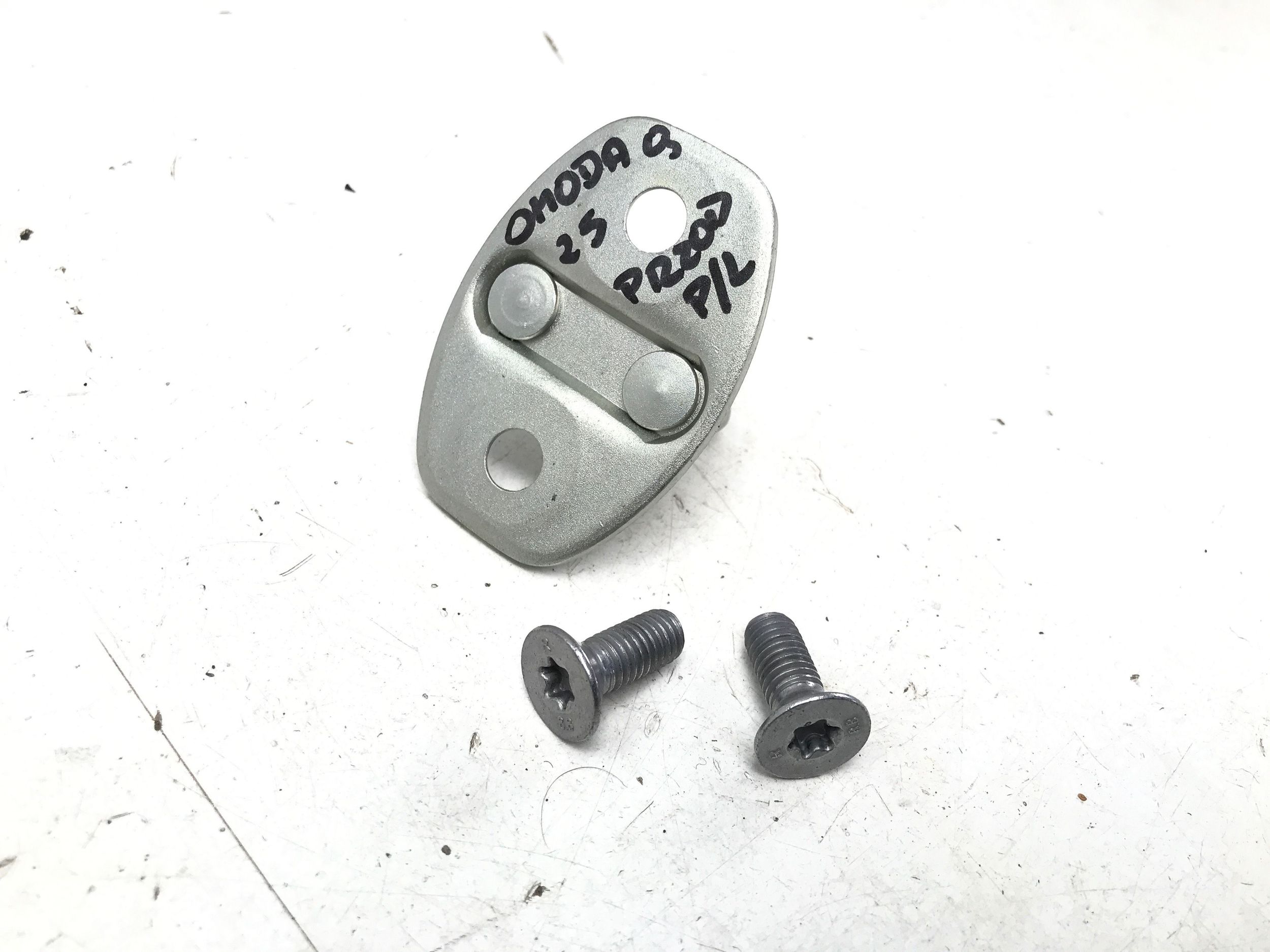 Renfort de serrure de porte avant OMODA 5 / JAECOO 7 2025