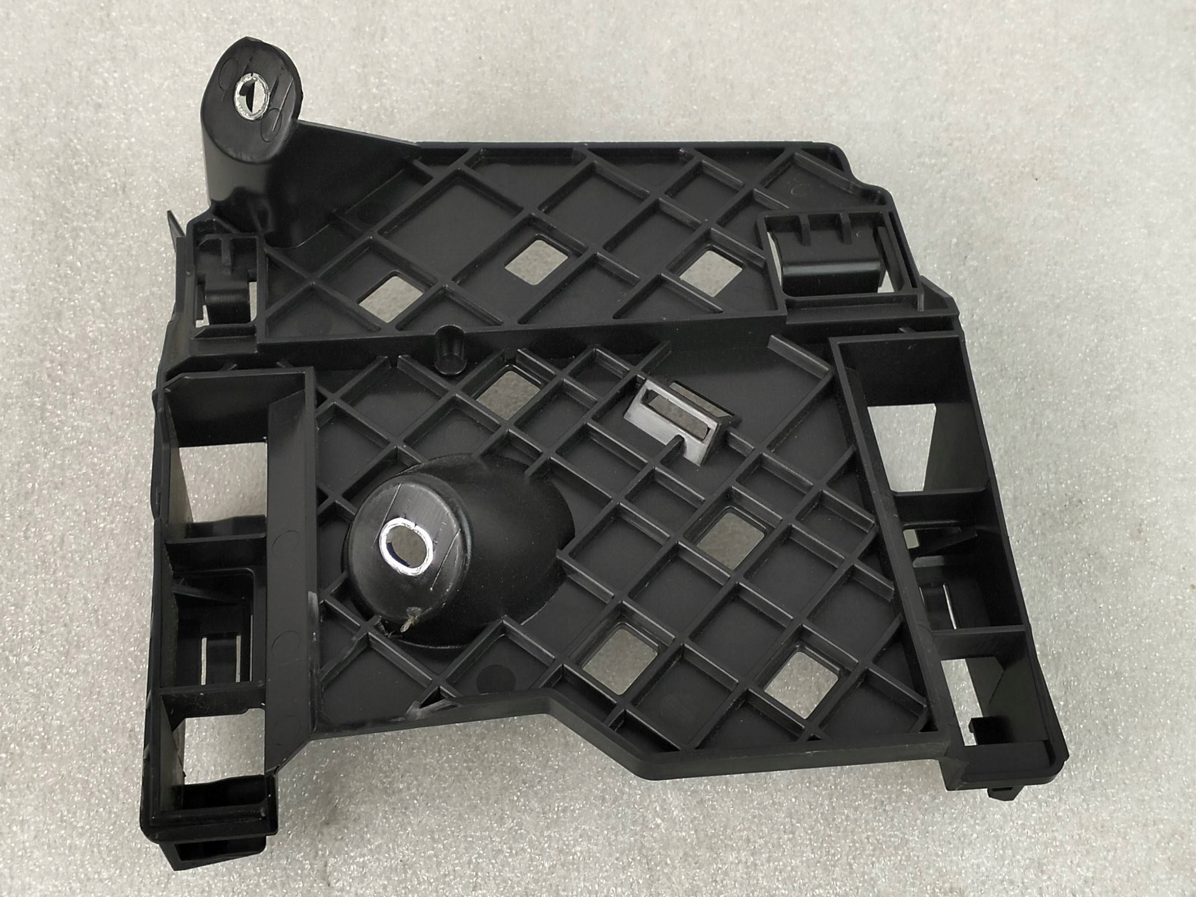 Supporto centralina VW Tiguan III 5R3906507B usato