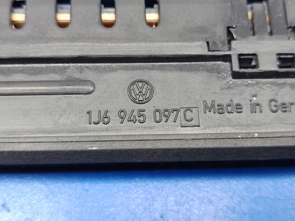 SEAT ALHAMBRA LIFT LIGHT ADDITIONAL THIRD STOP 1J6945097C image 4