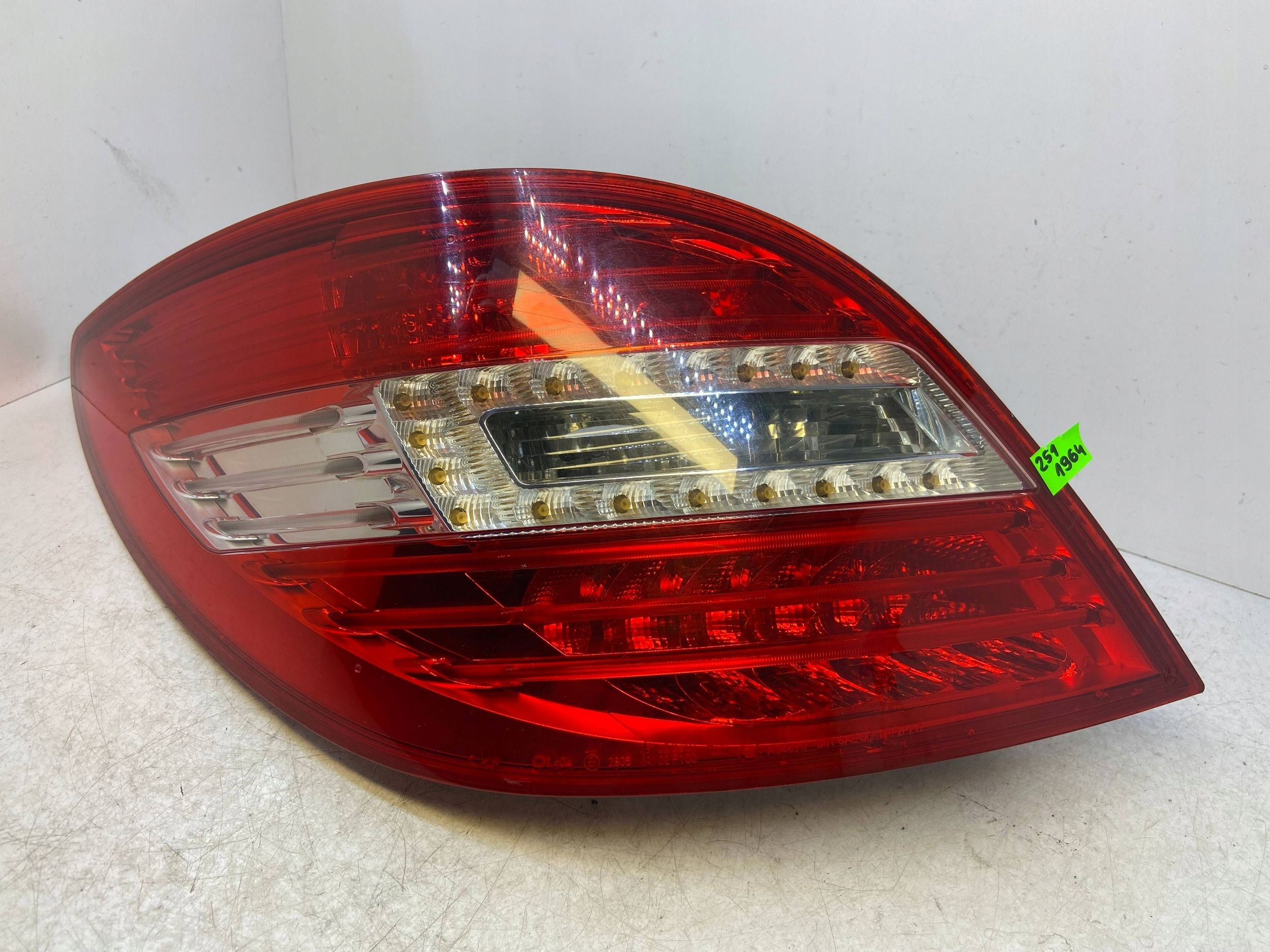 MERCEDES R W251 R251 LEFT REAR LAMP LIFT A2518201964