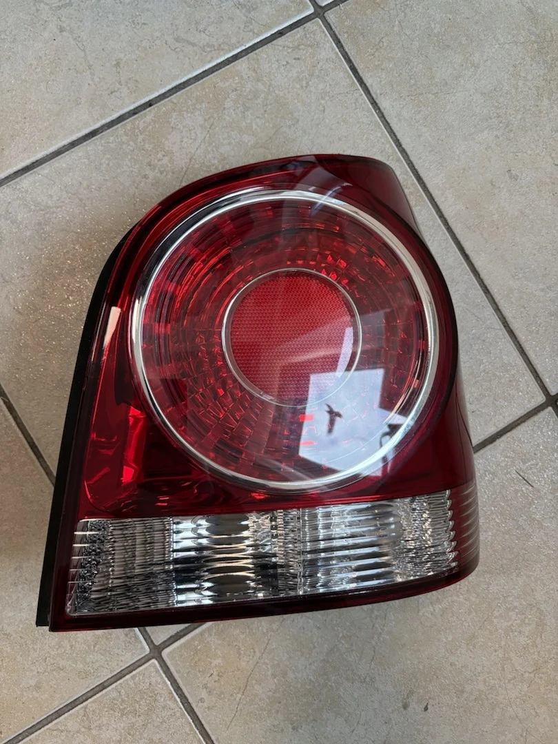 VW Polo takavalaisin vasen A8411 image 3