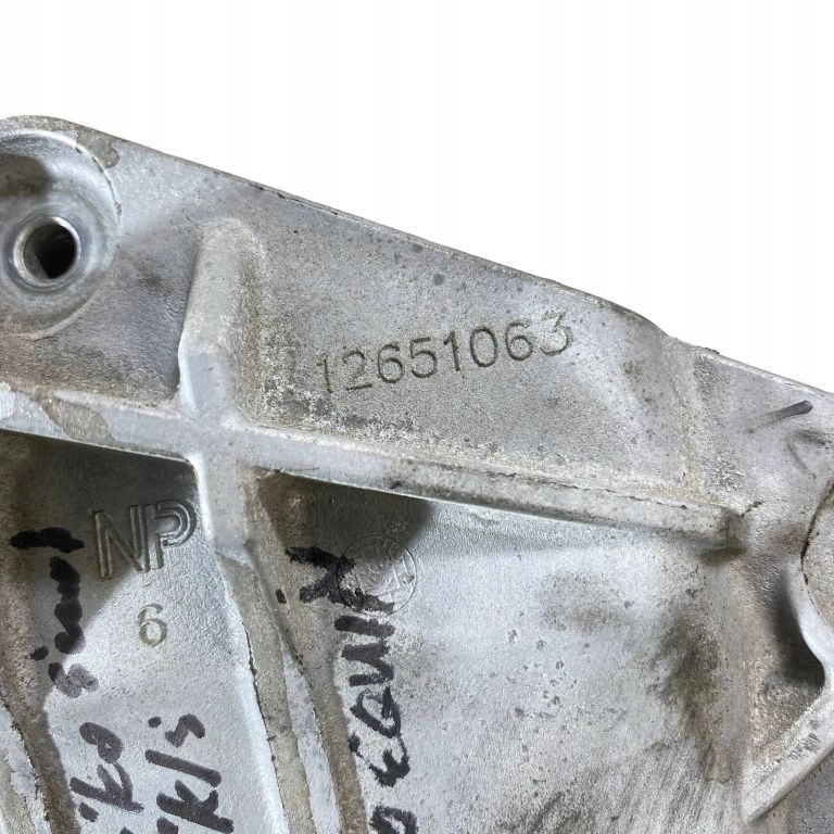 2020 Chevrolet Equinox ilmastointikompressorin kiinnike 12651063 image 4