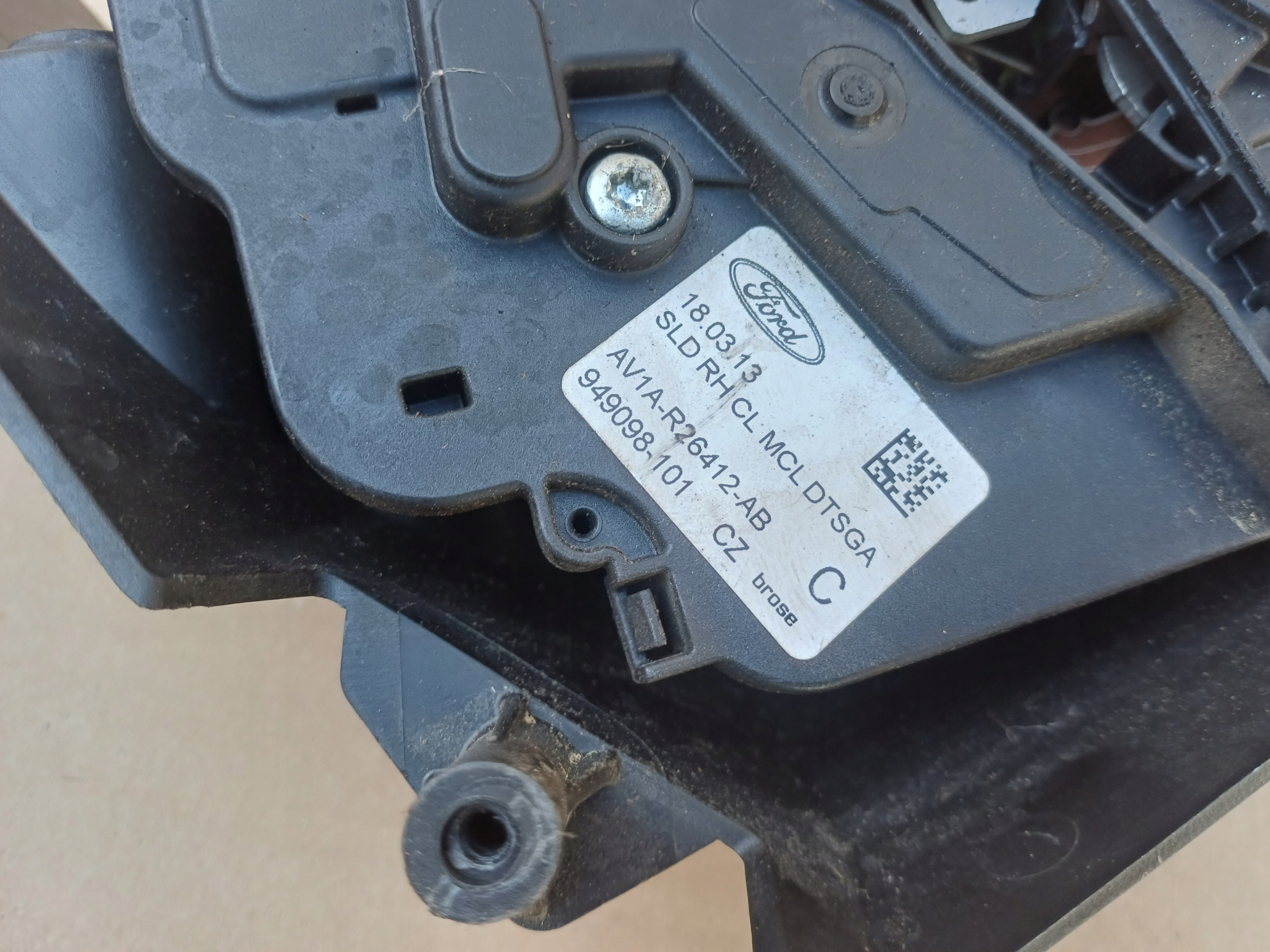 Ford B-MAX Bakre höger dörrlås med handtag image 7