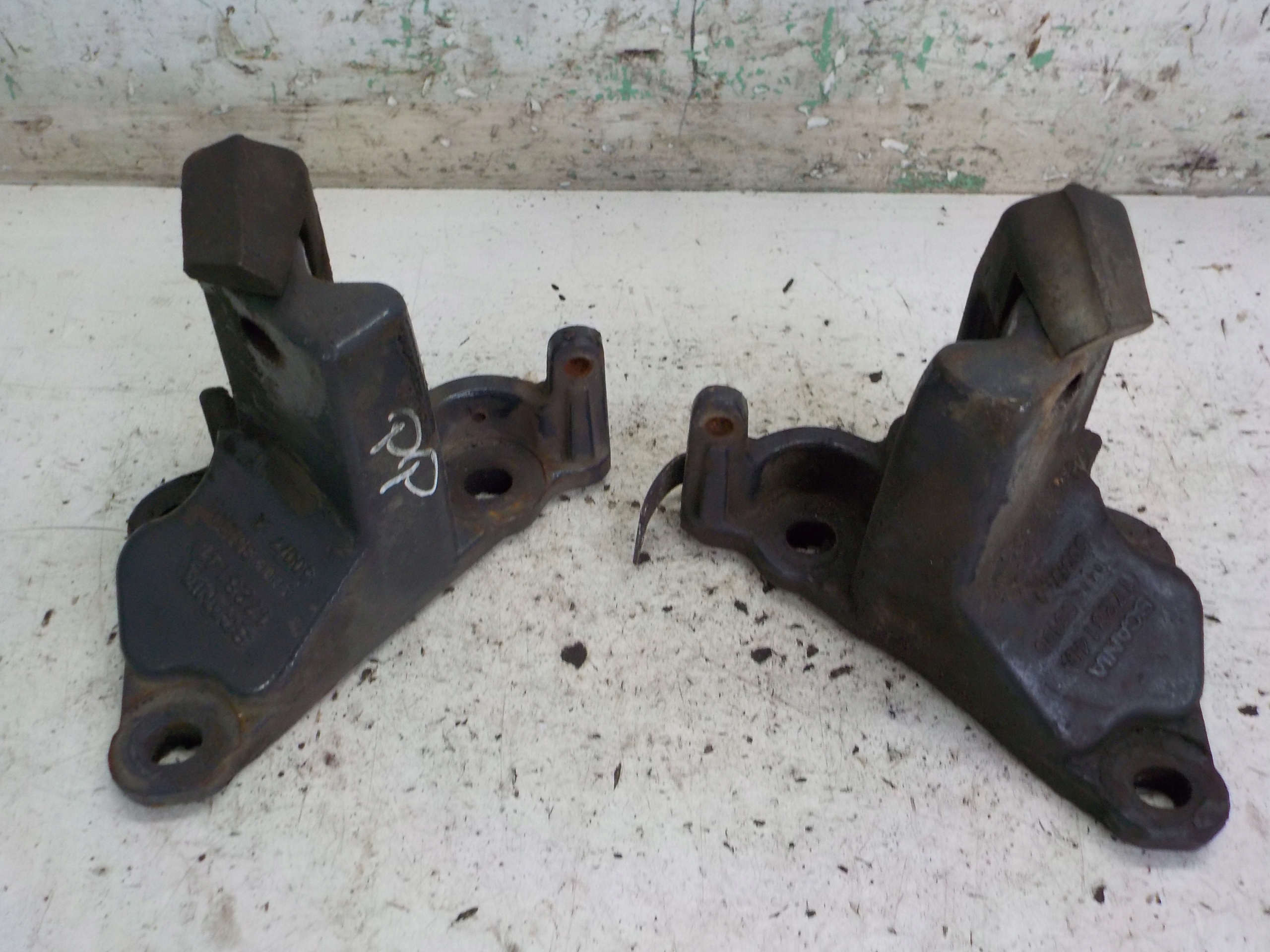 SCANIA P Turmhalterung Kippmechanik Kabine 1728140