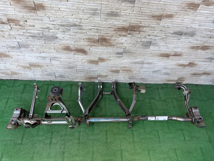 Etupaneelin vahvike BMW 1 F40 6823065