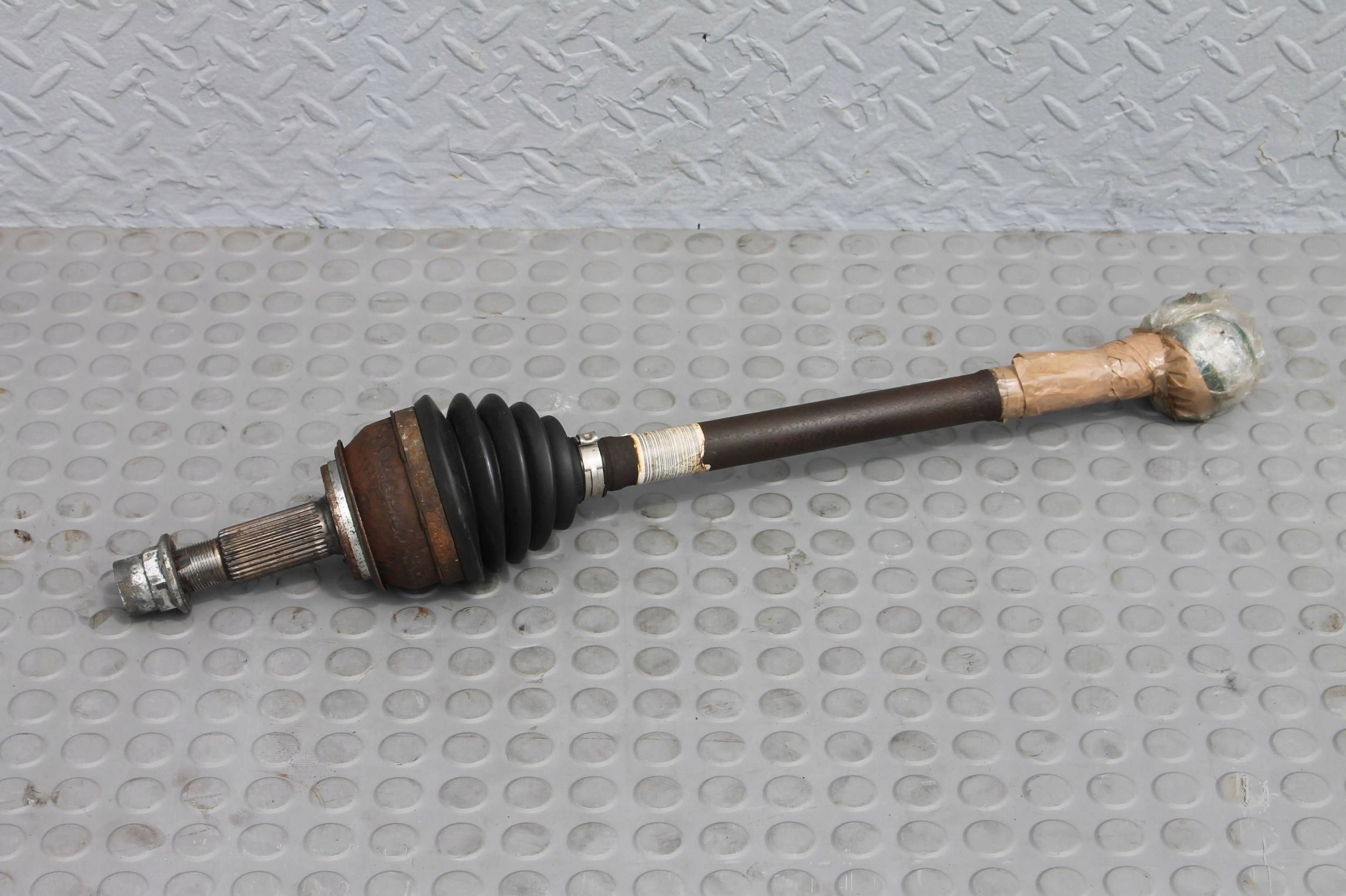 Vasen etuakselin vetoakseli Nissan Qashqai III J12 1.3 DIG-T