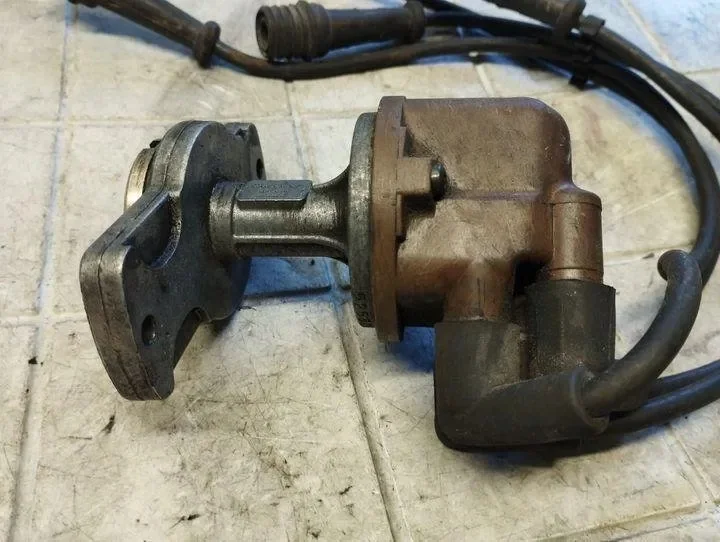 Renault Espace III Distributor Cap Used image 3
