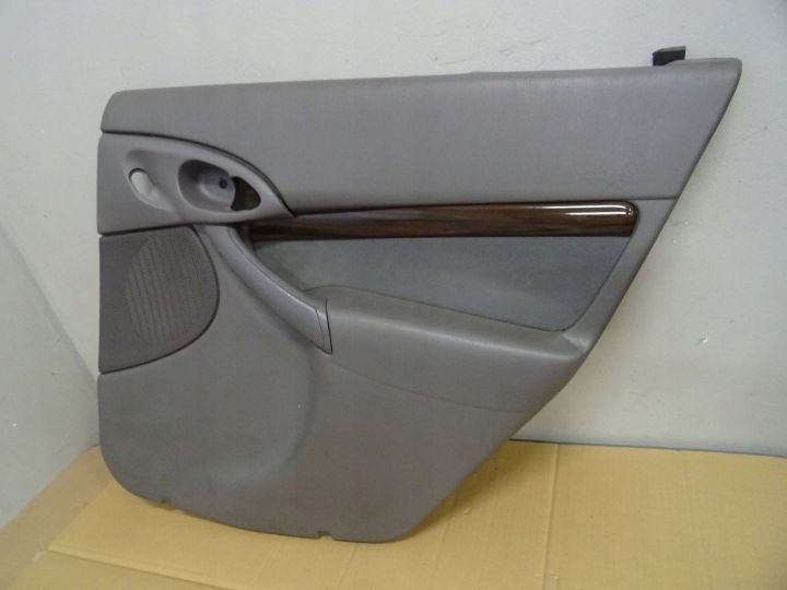 Panneau de porte arrière droit Ford Focus MK1 Sedan NR794