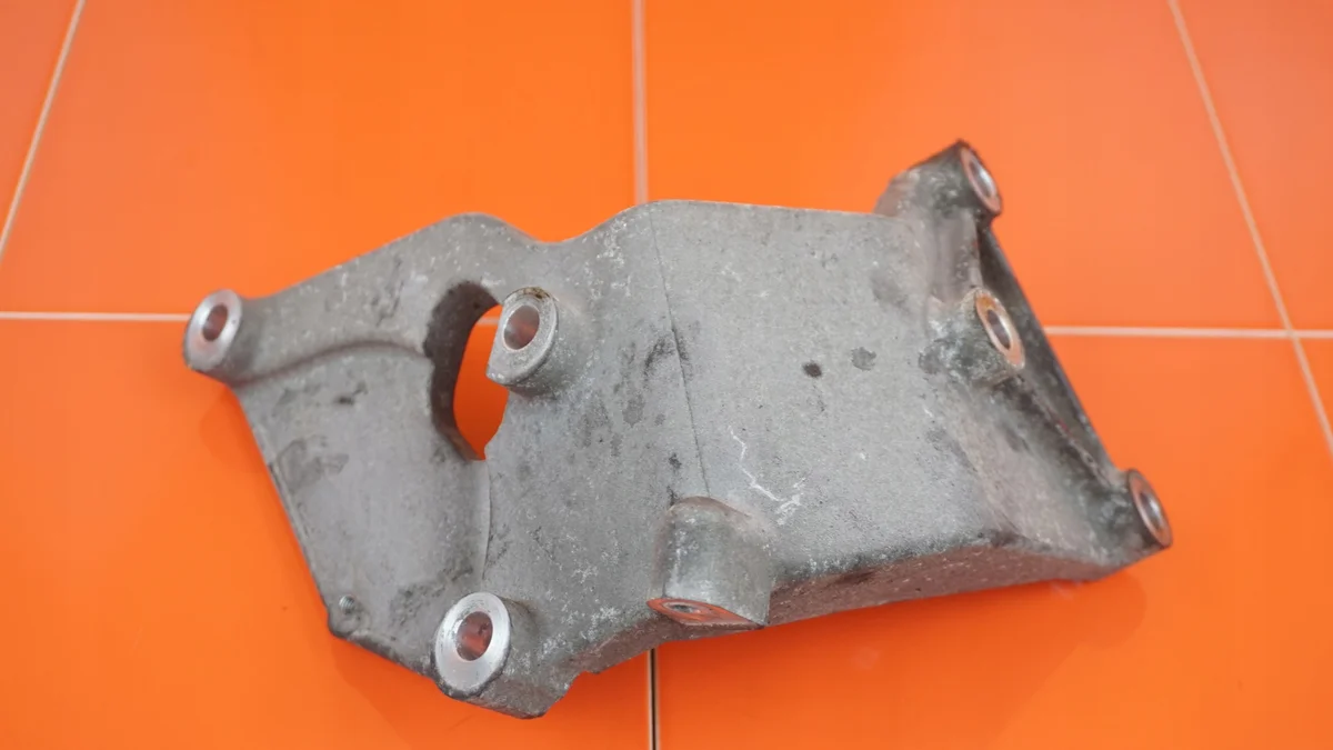 Nissan Transfer Case Mount 19MB47 Used image 3