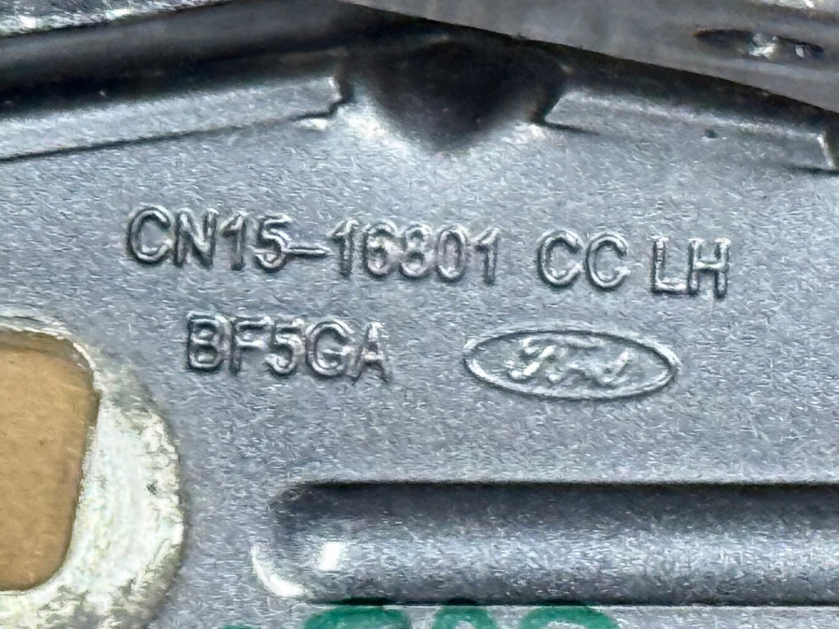 Charnière capot Ford Ecosport 2012-2017 Gauche image 3
