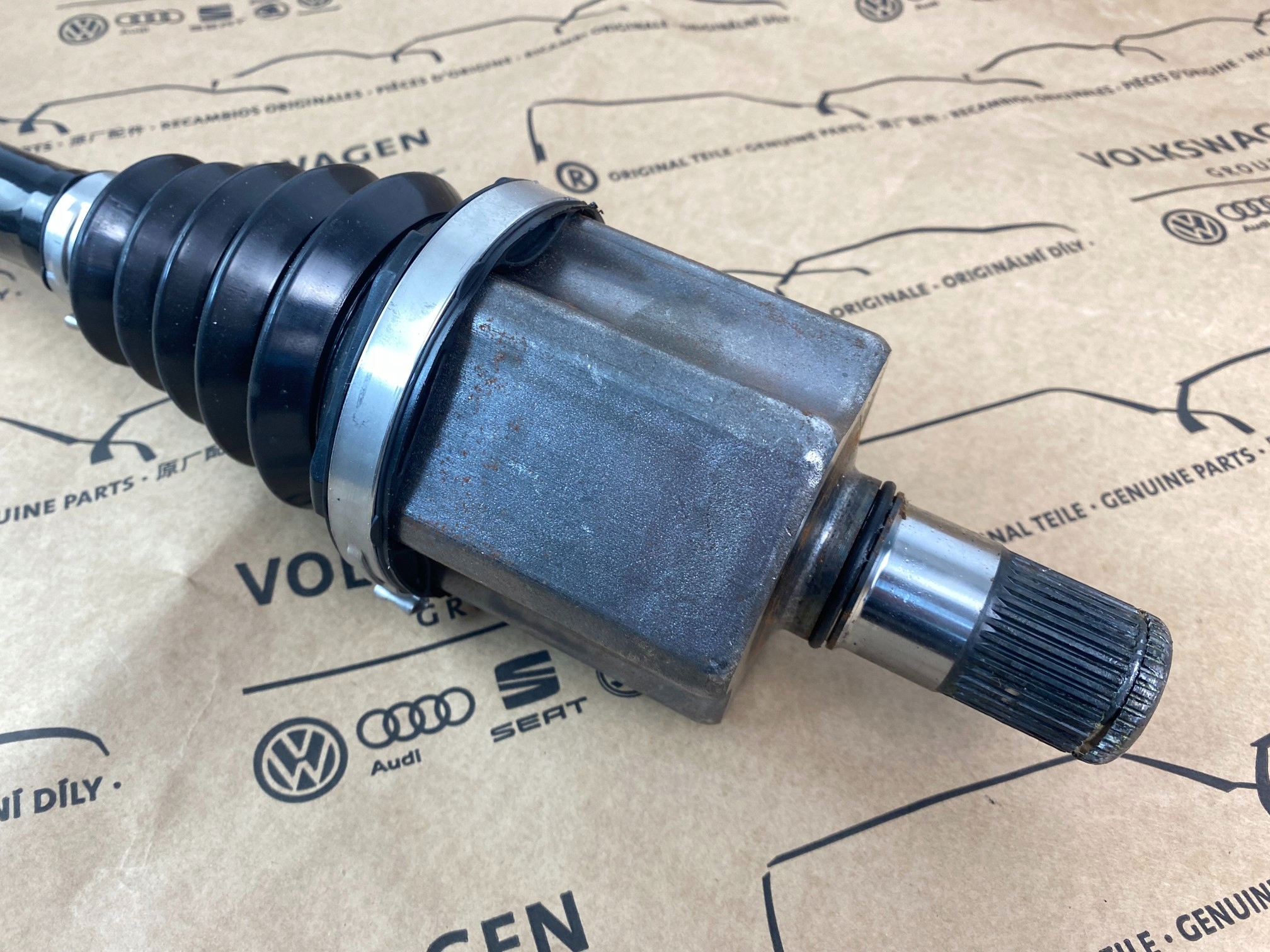 Drivaxel vänster VW Tiguan III 5QF407271M image 3
