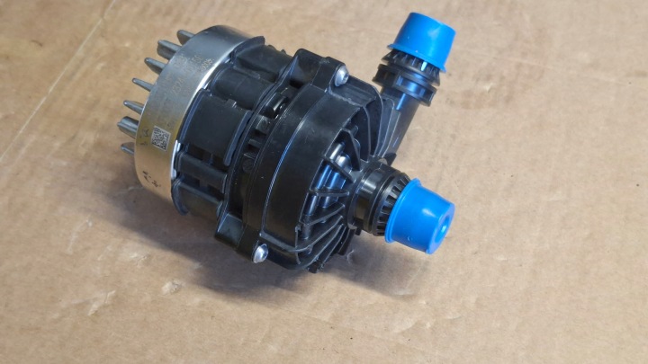 Water Pump Mercedes-Benz C W205 A0005000801