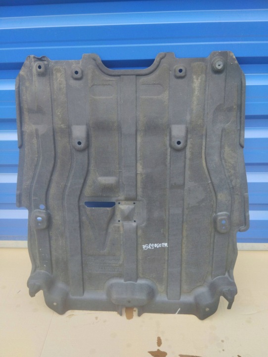 Renault OE 758906027R moottorin alasuojus