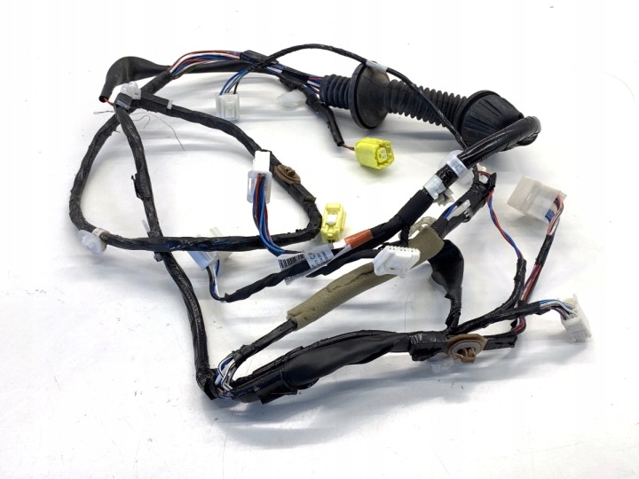 Etum. oikean oven johtosarja Toyota Yaris IV 82151-0DP70-B 1.5 92hv