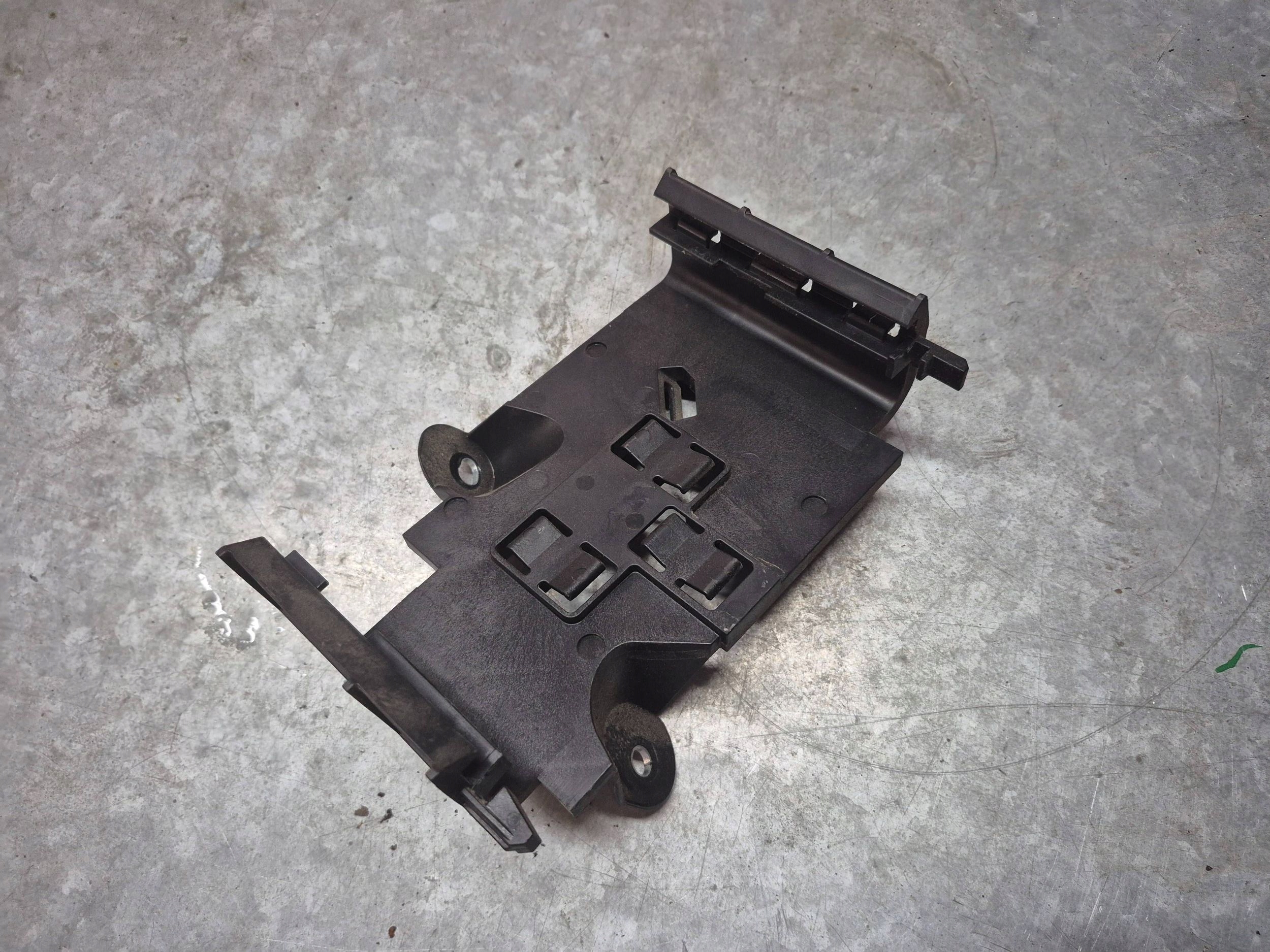 Skoda Octavia Mk3 5Q0906507 Engine Control Unit Bracket image 2