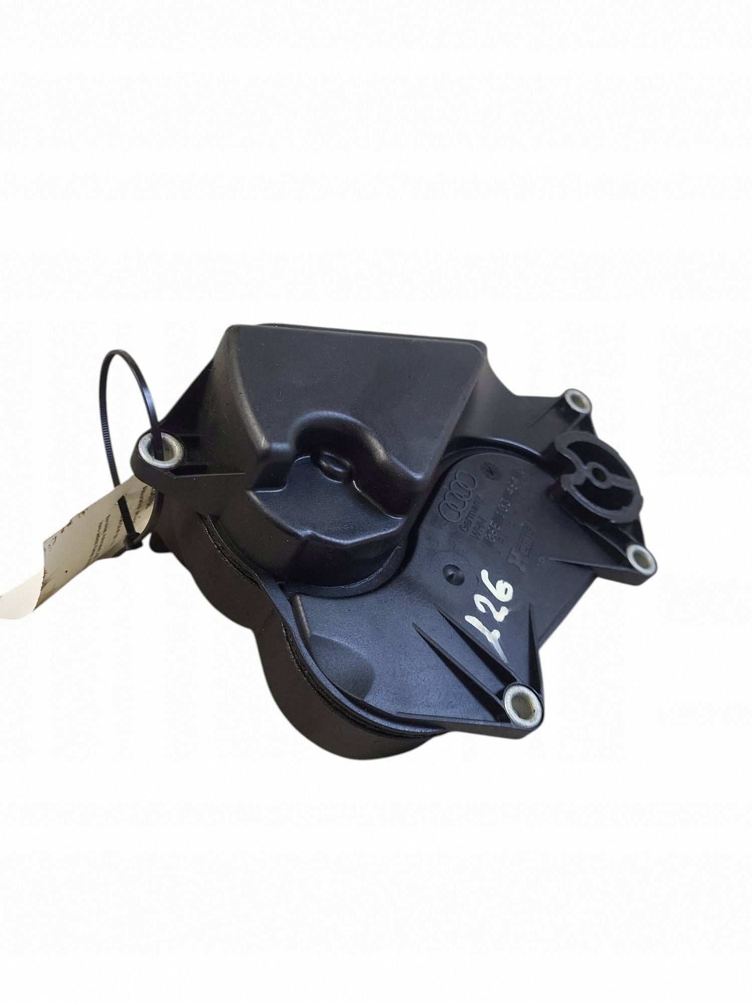 Öljynerotusäiliö Audi A6 C6 A4 B7 A8 D3 3.2 FSI AUK 06E103464D