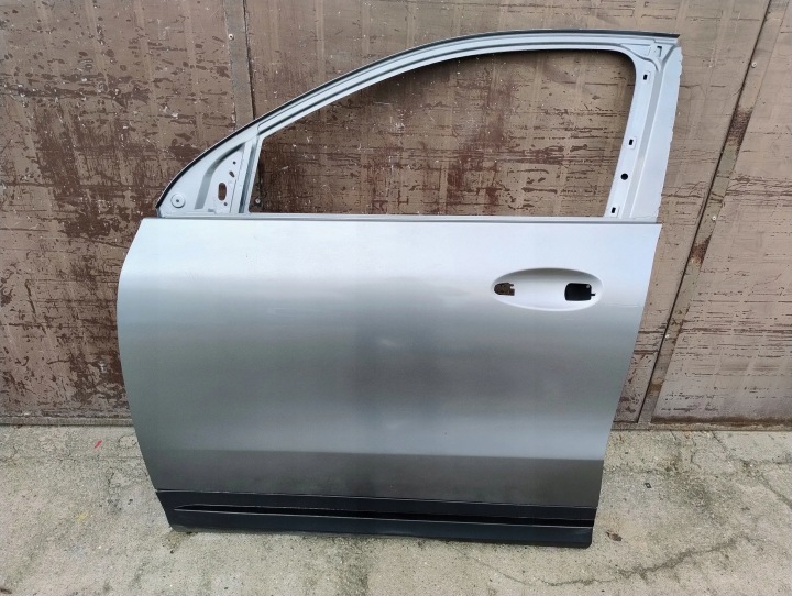 Vasen etuovi Mercedes GLA II 2 247 W247 H247