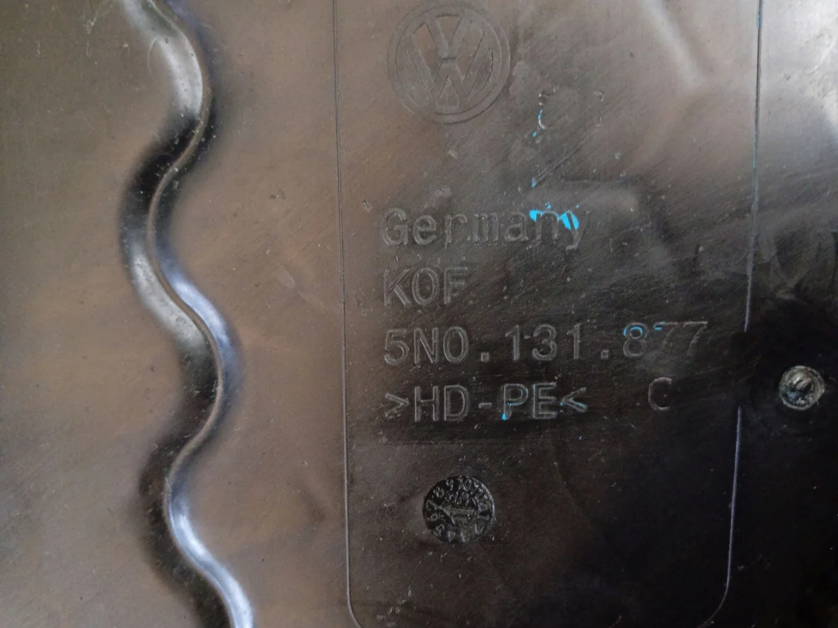 Audi Q3 AdBlue Tank 5N0131877C MM_5N0131877C image 3