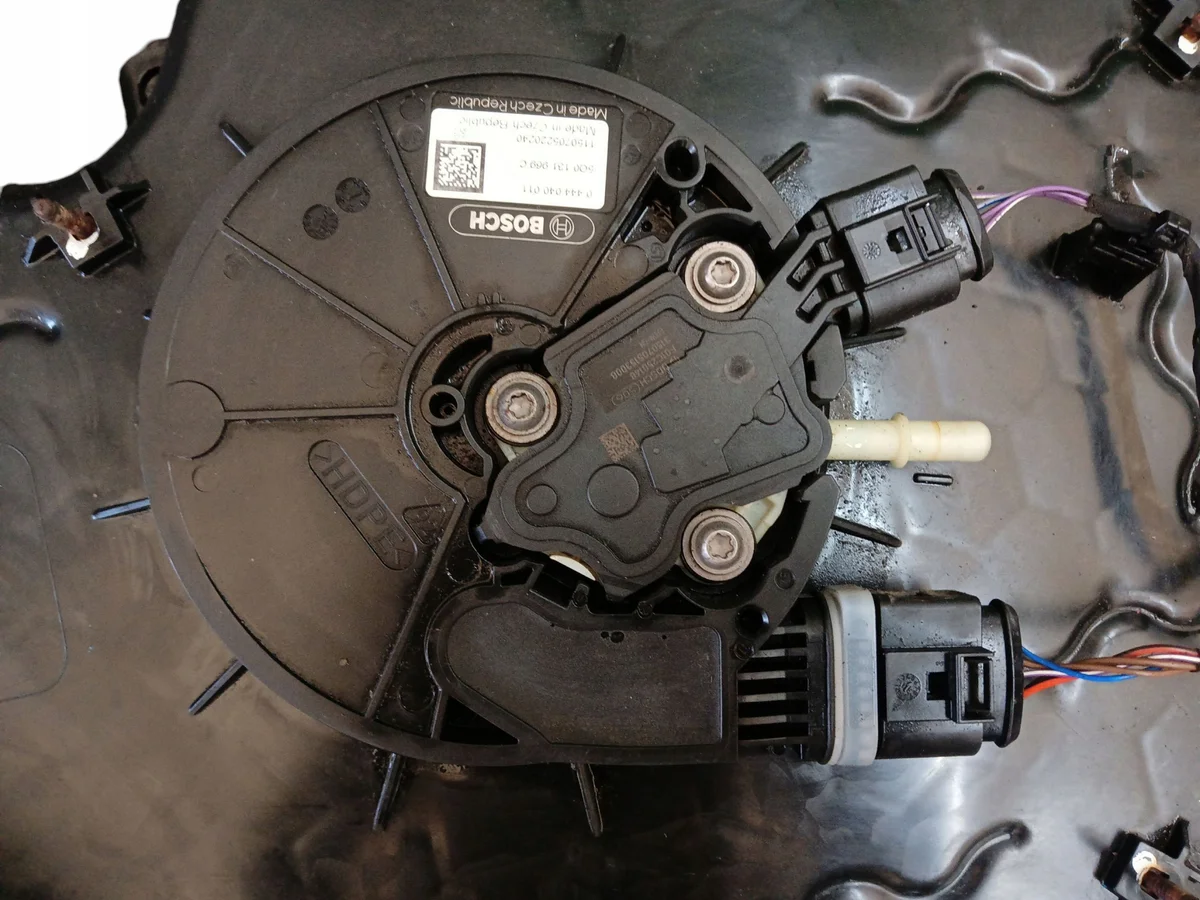 Audi Q3 AdBlue Tank 5N0131877C MM_5N0131877C image 9