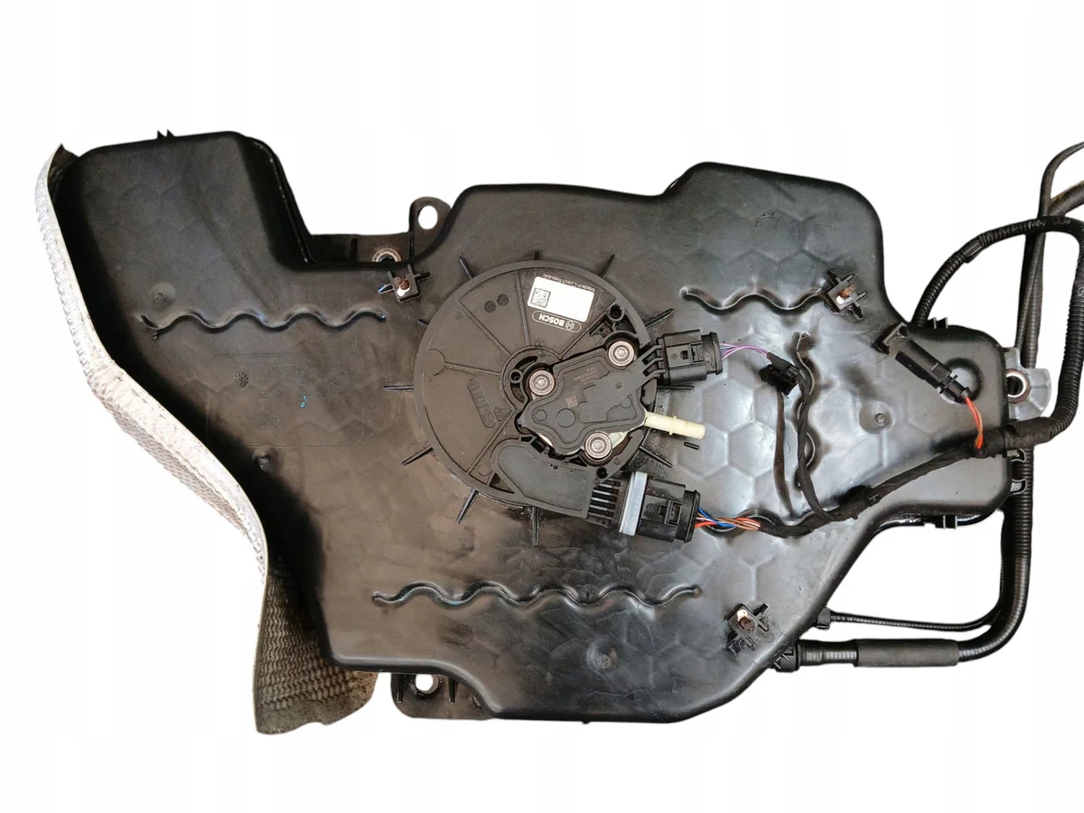 Audi Q3 AdBlue Tank 5N0131877C MM_5N0131877C image 10
