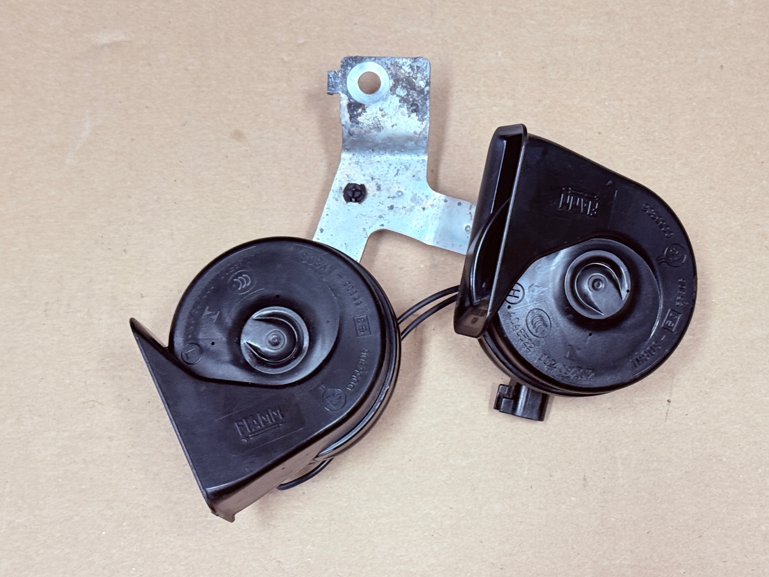 Ford Fiesta MK7 Äänitorvi OEM AV1T-13A803-AC