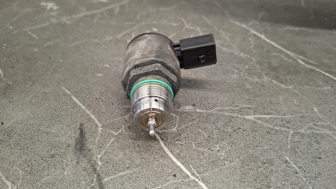 Polttoaineen paineanturi VW T6 2.0 TDI 04l130764b