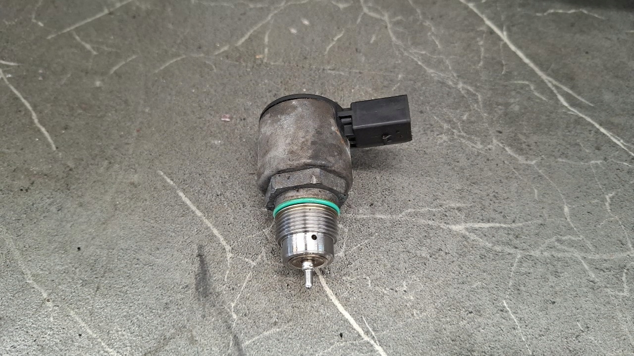 Capteur pression carburant VW T6 2.0 TDI 04l130764b image 3