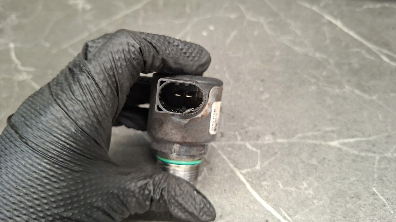 Capteur pression carburant VW T6 2.0 TDI 04l130764b image 4